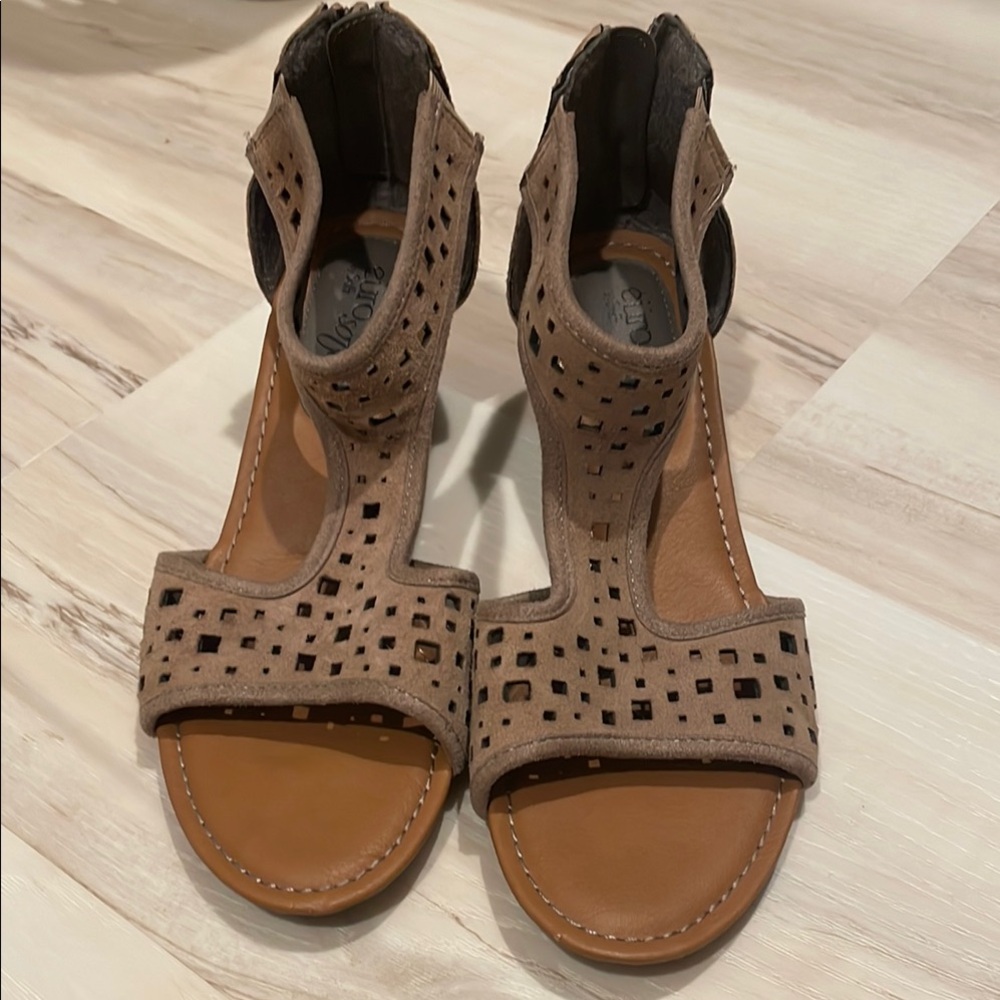 Euro soft by Sofft Tan Sandals